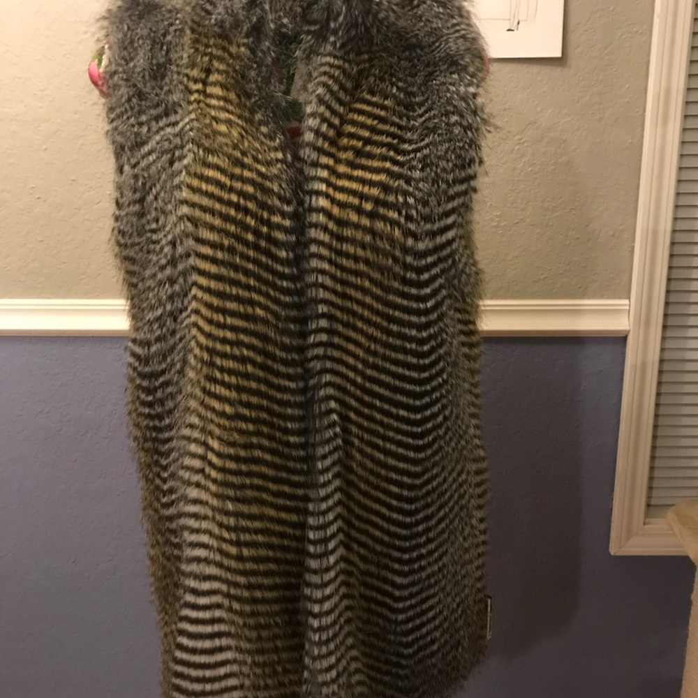Arden B Faux Fur Vest Like New Black/Brown